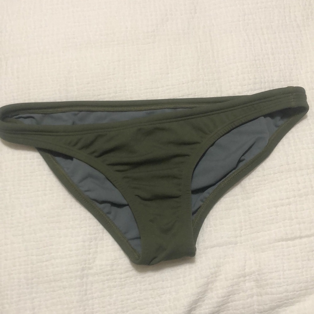 Jolyn Bali bottoms size large